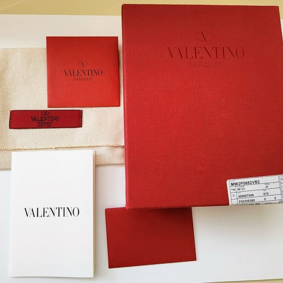 Valentino Garavani Rockstud Smooth Leather Bifold Wallet - Picture 3 of 15